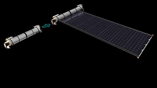 한화시스템의 우주용 탠덤 태양전지 패널이 펼쳐지는 모듈 형상. 한화시스템 제공