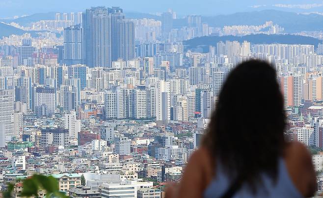 서울 남산에서 바라본 서울 아파트 단지 모습. [연합]