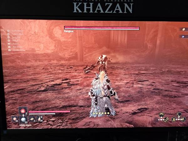 - 근거리 공격과 원거리 공격을 섞어 사용하는 랑거스