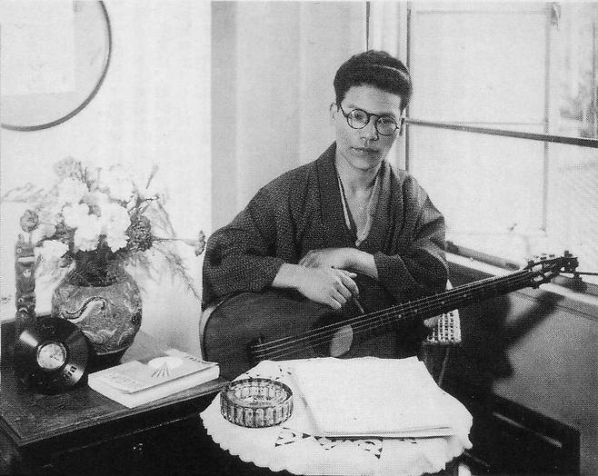 ‘동꼬동꼬’는 엔카의 아버지로 불린 고가 마사오의 노래이다. 그는 식민지 조선에서 자랐다.ⓒWikimedia