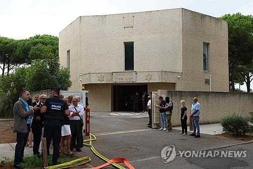 24일 폭발 사건 일어난 프랑스 남부의 유대교 회당 [AFP=연합뉴스]