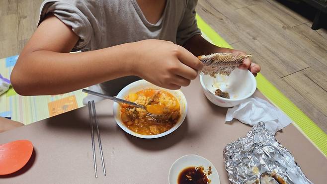 20240825_203957.jpg 소리ㅇ) 아들 야구 훈련 후 저녁 삼치구이와 고추장찌개