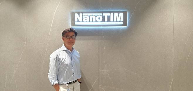 대전 유성구 나노팀 본사에서 최윤성 나노팀 대표가 포즈를 취하고 있다. 사진=이미경 기자