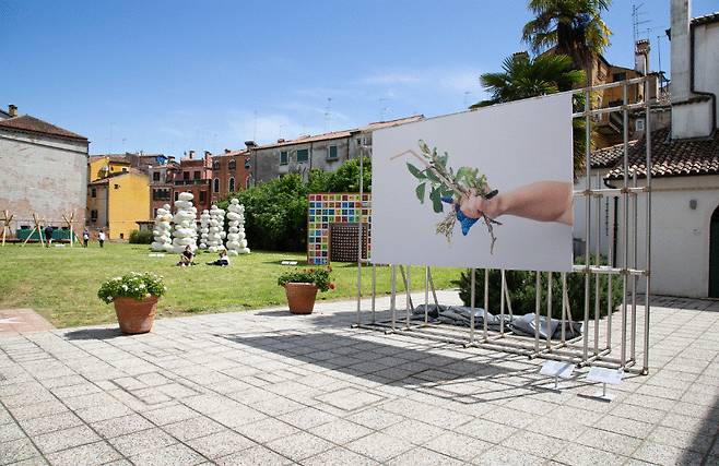 Installation view of "Every Island is a Mountain" (Arts Council of Korea)