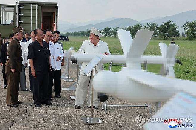 김정은 북한 국무위원장의 성능시험 현지지도 / 사진=연합뉴스