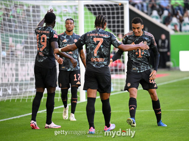 바이에른 뮌헨이 볼프스부르크에 3-2 역전승을 거뒀다. 김민재는 치명적인 실수로 실점의 빌미를 제공했다/게티이미지코리아