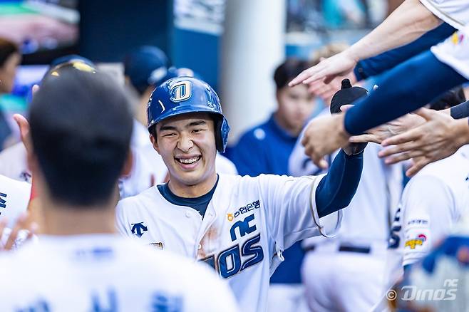 NC 내야수 김휘집은 25일 창원 NC파크에서 열린 '2024 신한 SOL Bank KBO 리그' KIA와 주말 3연전 마지막 경기에서 5번타자 1루수로 선발 출전했다. 3회말 역전 3점 홈런을 쳐 공격에 활력을 불어넣었다. NC 다이노스