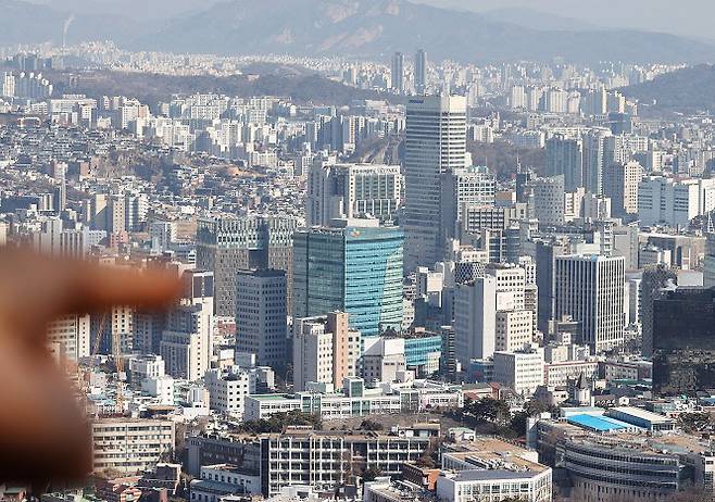 서울 남산에서 바라본 업무용 빌딩들. (사진=연합뉴스)