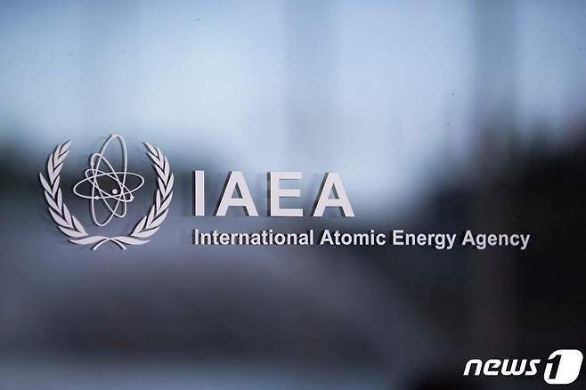 오스트리아 빈의 국제원자력기구(IAEA) 본부에 그려진 로고. 2023.09.11/ ⓒ AFP=뉴스1 ⓒ News1 권진영 기자