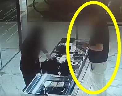 image.png 81억 횡령하자마자 백화점서 시계 사다 체포된 남성 ㄷㄷㄷㄷㄷㄷㄷ