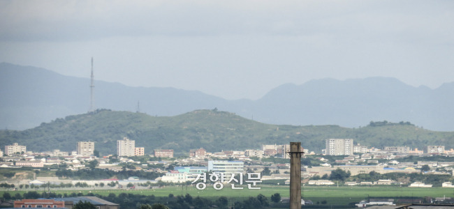 중국 단동에서 바라본 압록강 건너 북한 신의주 남신의주 지역. 이준헌 기자