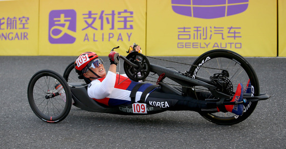 Lee Do-yeon competes at the 2022 Hanghzhou Para Asian Games in Chun'an, China on Oct. 26, 2023.  [YONHAP]