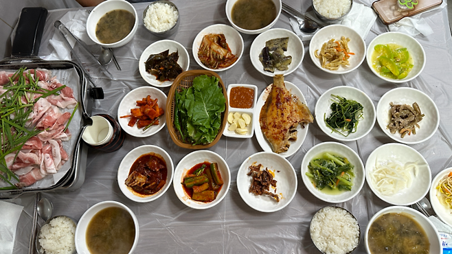 삼겹살백반 4인분.  /사진= 강예신 여행+ 기자