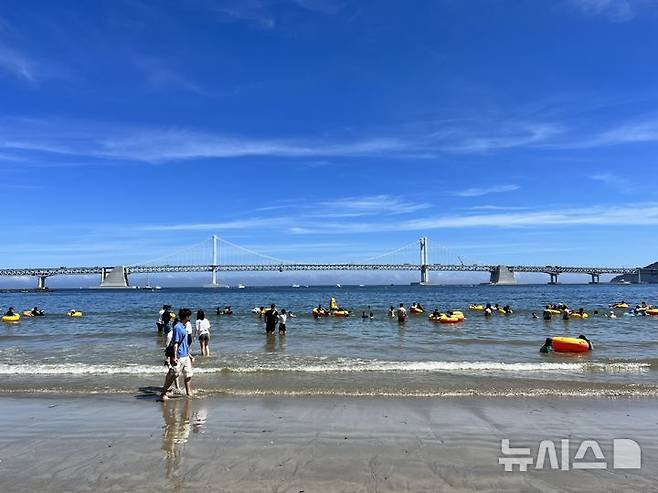 [부산=뉴시스] 부산 수영구 광안리해수욕장. (사진=뉴시스 DB). photo@newsis.com