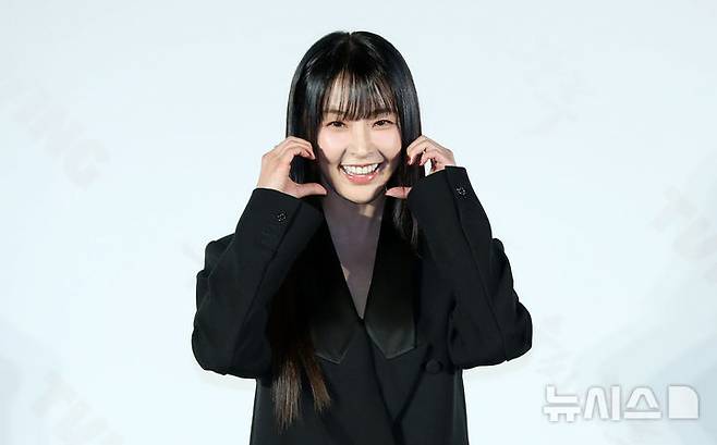 [서울=뉴시스] 김혜진 기자 =  배우 정유미가 27일 서울 용산구 CGV 아이파크몰에서 열린 티빙 오리지널 시리즈 '우씨왕후' 제작발표회에서 포즈를 취하고 있다. '우씨왕후'는 갑작스러운 왕의 죽음으로 왕위를 노리는 왕자들과 권력을 잡으려는 다섯 부족의 표적이 된 우씨왕후가 24시간 안에 새로운 왕을 세우기 위해 고군분투하는 추격 액션 사극이다. 2024.08.27. jini@newsis.com