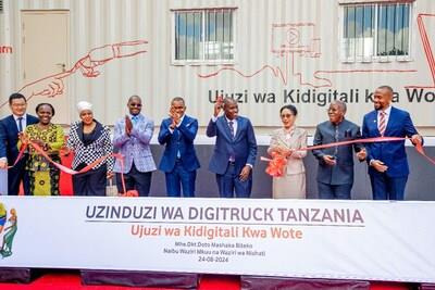 Distinguished guests at the DigiTruck launch officiated by Hon. Dr. Doto Mashaka Biteko, Deputy Prime Minister of the United Republic of Tanzania (fourth from right) (PRNewsfoto/Huawei)