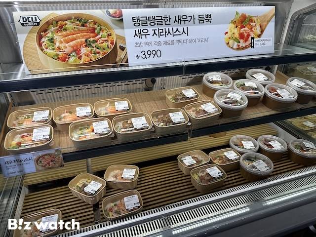 이랜드 델리 바이 애슐리 강남점에서 판매하는 제품들. / 사진=정혜인 기자 hij@