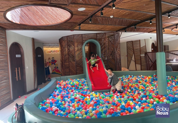 다양한 액티비티가 가능한 2700제곱미터 규모의 키즈 클럽. 소장섭 기자 ⓒ베이비뉴스