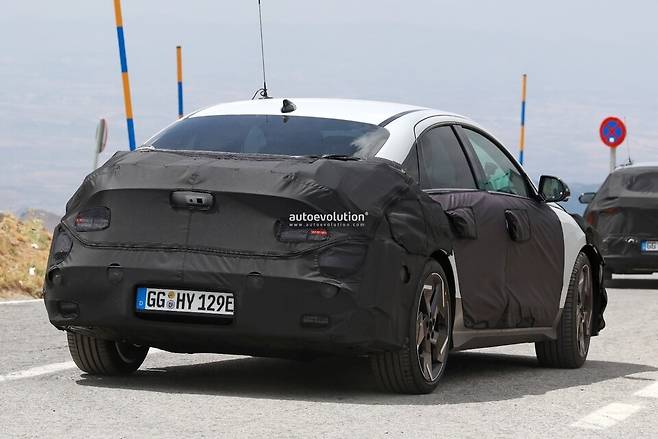 사진 : 현대차 아이오닉 6 페이스리프트 테스트카 (출처=Autoevolution)