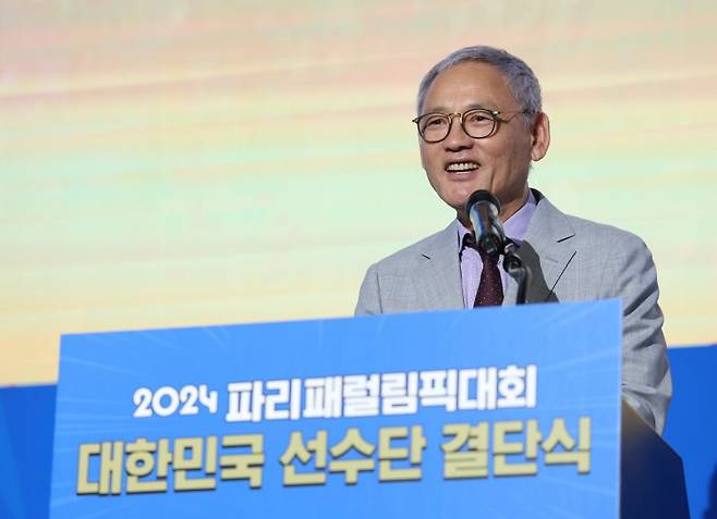 격려사 하는 유인촌 장관 (서울=연합뉴스) 유인촌 문화체육관광부 장관이 12일 서울 송파구 서울올림픽파크텔에서 열린 2024 파리패럴림픽대회 대한민국 선수단 결단식에서 격려사를 하고 있다. 2024.8.12 [문화체육관광부 제공. 재판매 및 DB 금지] photo@yna.co.kr (끝)