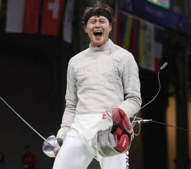 펜싱 선수 오상욱(25)은 오른팔과 왼쪽 팔 길이가 3cm나 차이 난다./사진=오상욱 인스타그램 캡처