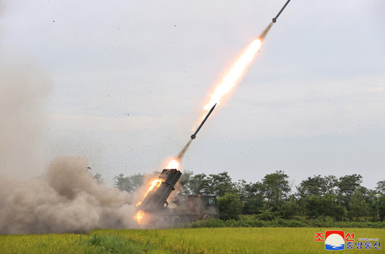 In this photo released by Pyongyang's state-controlled Korean Central News Agency (KCNA) on Wednesday, North Korea's 240-millimeter multiple rocket launcher with a new guidance system is test-fired at an unspecified location the previous day under the supervision of leader Kim Jong-un. [YONHAP]