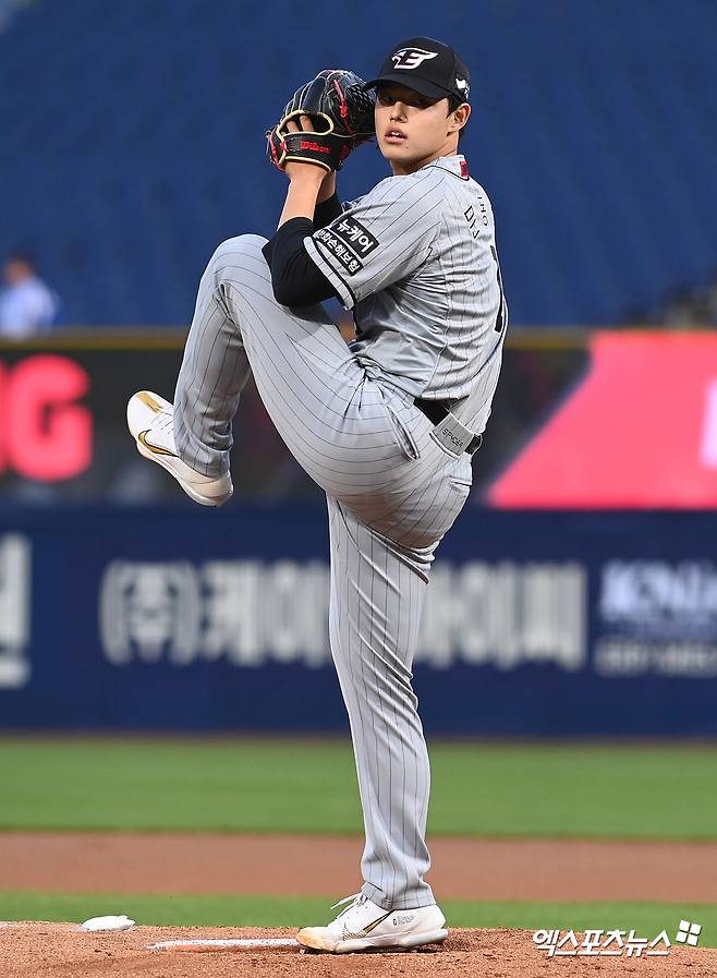 김경문 한화 감독은 28일 사직구장에서 열릴 '2024 신한 SOL Bank KBO 리그' 롯데와 주중 3연전 두 번째 경기를 앞두고 27일 선발 등판해 6이닝 무실점을 기록했던 투수 문동주를 칭찬했다. 엑스포츠뉴스 DB