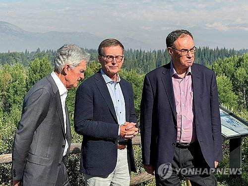 제롬 파월 연준 의장(맨왼쪽) [로이터 연합뉴스 자료사진. 재판매 및 DB 금지]