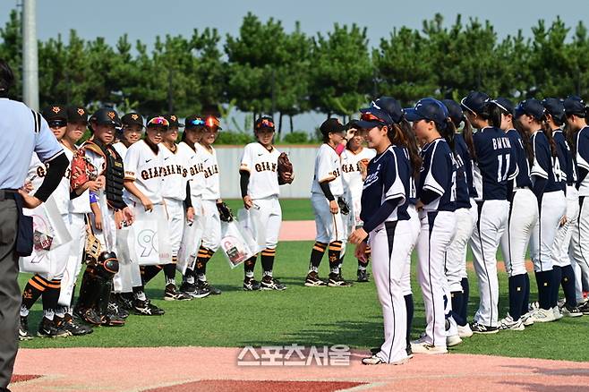 한국 여자야구 국가대표팀과 일본 요미우리 자이언츠 산하 여자 실업팀의 친선교류전 모습. 화성 | 황혜정 기자 et16@sportsseoul.com