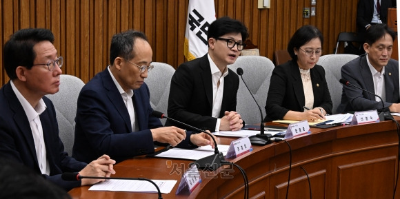 한동훈 국민의힘 대표가 29일 국회에서 열린 ‘딥페이크 성범죄 관련 부처 긴급 현안 보고’에서 발언을 하고 있다. 안주영 전문기자