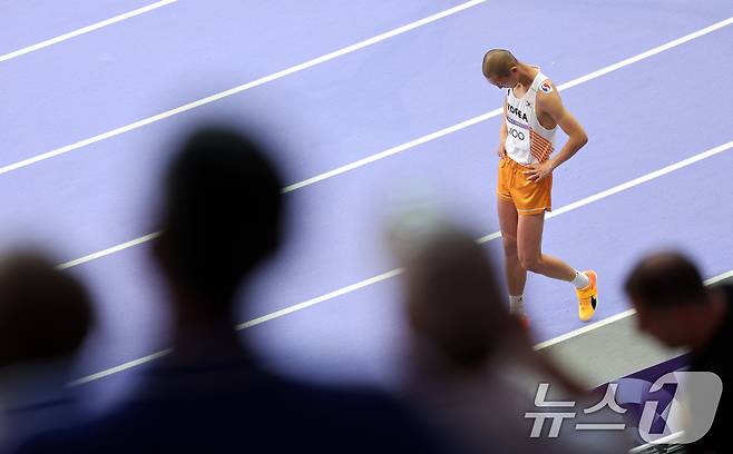 대한민국 대표팀 우상혁이 11일(한국시간) 프랑스 파리 스타드 드 프랑스에서 열린 2024 파리 올림픽 남자 육상 높이뛰기 결선에서 2.31m 2차시기를 앞두고 고심하고 있다. 2024.8.11/뉴스1 ⓒ News1 이동해 기자