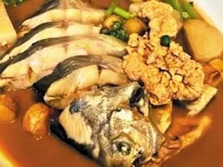 ‘미슐랭 가이드’ 최고 등급인 별 셋을 받은 중국의 식당 신룽지가 선보인 398위안(약 7만원)짜리 할인 세트. 중국 소셜미디어에서는 ‘가난뱅이 세트’라고 한다. 보통 이 식당의 1인 권장 소비액은 1000위안(약 19만원) 정도로, 이 세트값은 이전에 팔린 음식 값의 절반가량밖에 안 된다. /바이두