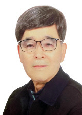 김천기 소설가.