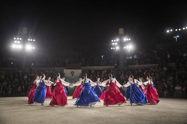 [서울=뉴시스] 강강술래. (사진=국립국악원 제공) photo@newsis.com *재판매 및 DB 금지 *재판매 및 DB 금지