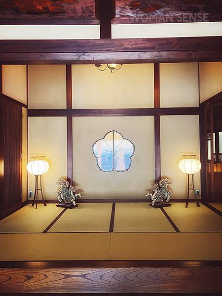 오치아이로 료칸의 외부와 내부.