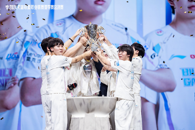 BLG, 웨이보 꺾고 LPL 2연패 달성...롤드컵 1시드 확정