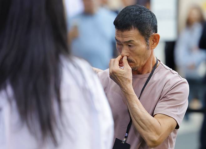 손흥민 행사 현장 찾은 손웅정 감독

    (서울=연합뉴스) 김도훈 기자 = 축구 국가대표 손흥민의 부친 손웅정 감독이 6일 오후 서울 영등포 타임스퀘어에서 열린 아디다스 F50 발매 기념 팬미팅 행사장을 찾아 자리로 향하고 있다. 2024.7.6