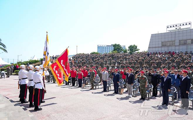 1일 오전 제주시 탑동 해변공연장에서 제24회 제주 해병대의 날 기념식이 거행되고 있다.(제주특별자치도 제공)