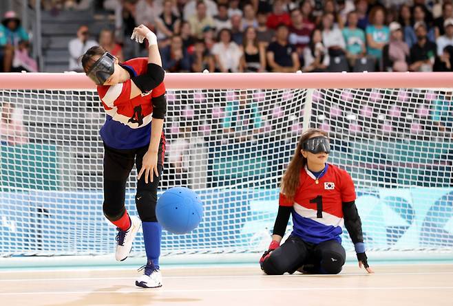 대한민국 골볼 대표팀이 31일(한국시간) 프랑스 파리 수드 파리 아레나6에서 열린 2024 파리 패럴림픽 여자 골볼 D조 조별리그 프랑스전에서 승리를 따냈다. 사진 | 대한장애인체육회