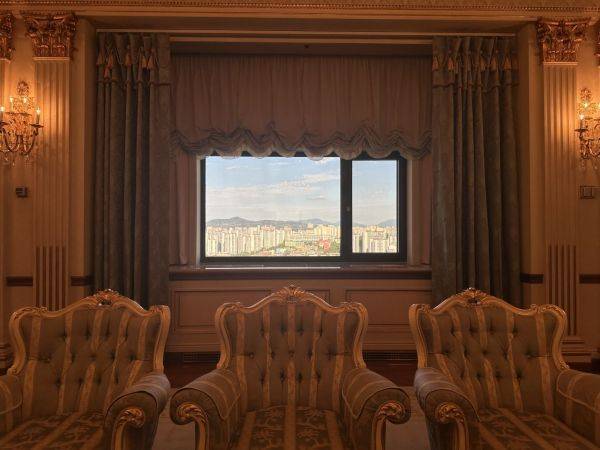 서울 신라호텔 프레지덴셜 스위트룸 응접실에서 내다본 서울 시내 모습. [사진=이민지 기자]