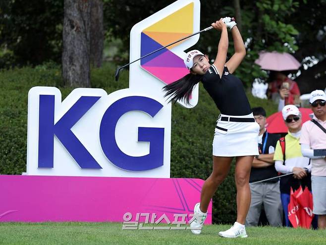 2024 한국여자프로골프(KLPGA) 투어 '제13회 KG레이디스오픈' 파이널 라운드가 1일 경기도 용인 써닝포인트CC에서 열렸다 . 박보겸이 티샷하고있다. 써닝포인트CC=정시종 기자 capa@edaily.co.kr /2024.09.01.