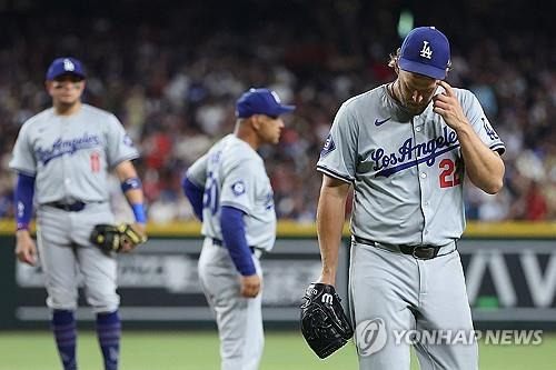 마운드를 내려가는 커쇼 [게티이미지/AFP=연합뉴스]