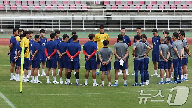 대한민국 축구 국가대표팀 홍명보 감독을 비롯한 선수들이 2일 오후 경기 고양시 고양종합운동장에서 북중미 월드컵 3차 예선 팔레스타인과의 경기를 앞두고 훈련을 하고 있다. 2024.9.2/뉴스1 ⓒ News1 이동해 기자