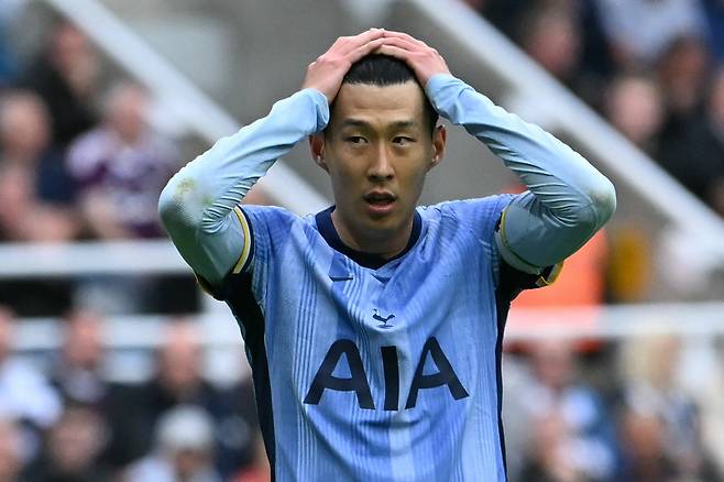 Tottenham Hotspur's South Korean striker #07 Son Heung-Min reacts to a missed chance during the English Premier League football match between Newcastle United and Tottenham Hotspur at St James' Park in Newcastle-upon-Tyne, north east England on September 1, 2024. (Photo by ANDY BUCHANAN / AFP) / RESTRICTED TO EDITORIAL USE. No use with unauthorized audio, video, data, fixture lists, club/league logos or 'live' services. Online in-match use limited to 120 images. An additional 40 images may be used in extra time. No video emulation. Social media in-match use limited to 120 images. An additional 40 images may be used in extra time. No use in betting publications, games or single club/league/player publications. /







<저작권자(c) 연합뉴스, 무단 전재-재배포, AI 학습 및 활용 금지>