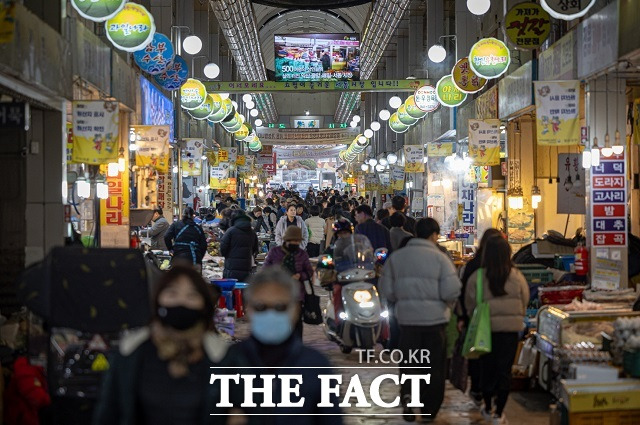 익산시는 1일부터 18일까지 '전통시장 장보기 행사 특별기간'을 운영한다./익산시