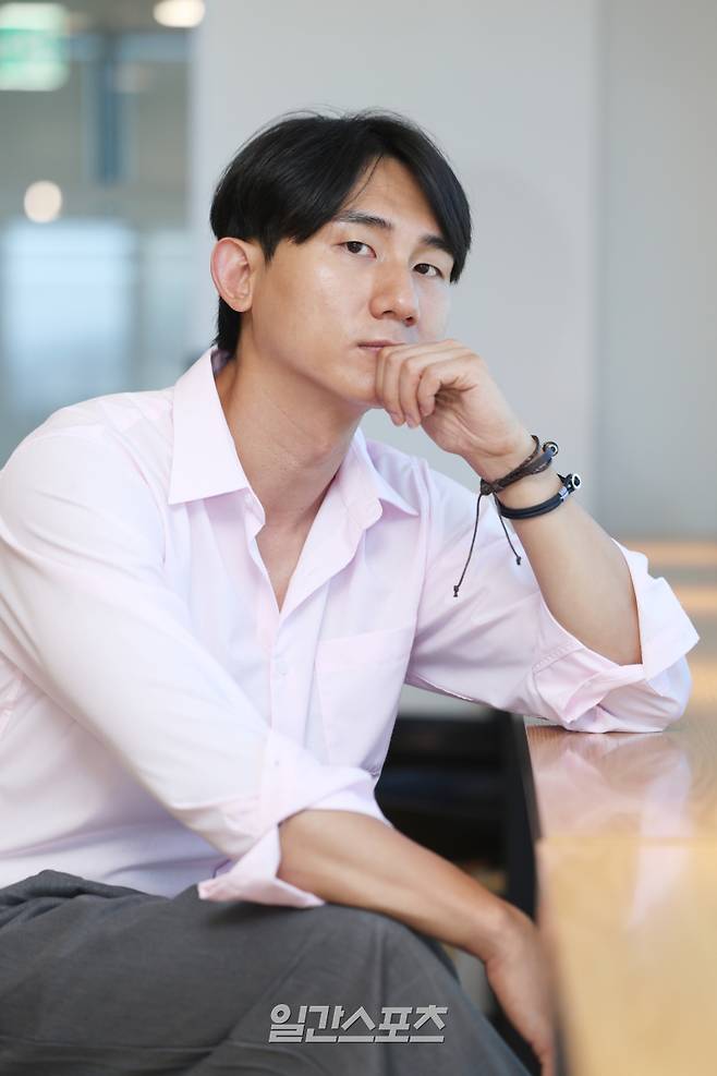배우 장용원이 29일 오전 서울 중구 순화동 KG타워 20층 라운지에서 진행된 일간스포츠와의 인터뷰에 앞서 포즈를 취하고 있다. 서병수 기자 qudtn@edaily.co.kr /2024.08.29/