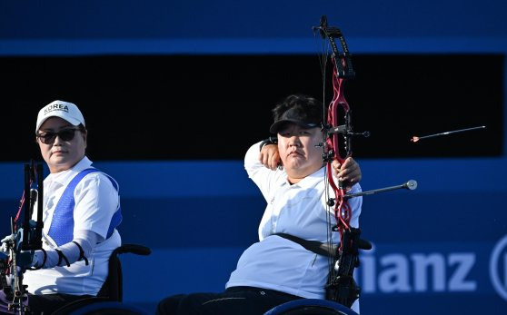 2일 열린 컴파운드 혼성전에서 4위에 오른 김옥금(왼쪽)과 박홍조. 사진 대한장애인체육회