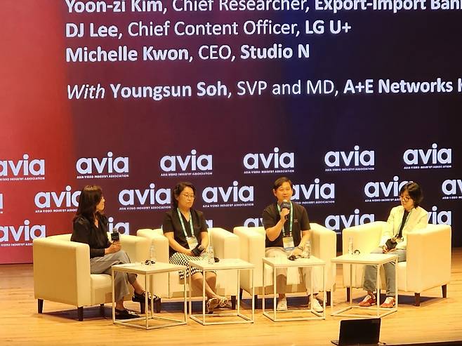 From left: Soh Young-sun, senior vice president and marketing director at A+E Networks Korea; Kim Yoon-zi, chief researcher at Export-Import Bank of Korea; Lee DJ, chief content officer at LG U+; and Kwon Michelle, CEO of Studio N, participate in a talk session held in Gangnam-gu, Seoul, Thursday. (Lee Yoon-seo/The Korea Herald)