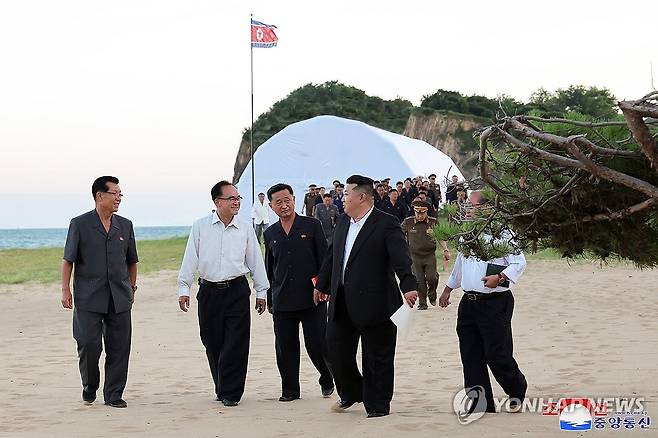 북한 김정은, 지방발전사업협의회 지도 (평양 조선중앙통신=연합뉴스) 김정은 북한 국무위원장이 지난달 31일 지방발전사업협의회를 소집하고 지도했다고 조선중앙통신이 2일 보도했다. 2024.9.2 
    [국내에서만 사용가능. 재배포 금지. For Use Only in the Republic of Korea. No Redistribution] nkphoto@yna.co.kr