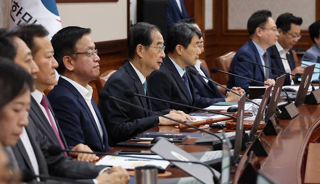 한덕수 국무총리가 3일 서울 종로구 정부서울청사에서 열린 국무회의에서 발언하고 있다.(사진=연합뉴스 제공)